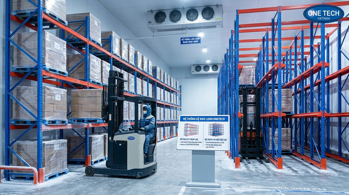 Kệ kho lạnh công nghiệp Drive in và Selective So sánh kệ Drive in và Selective trong kho lạnh công nghiệp