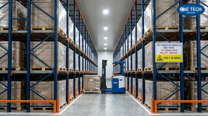 Mẫu kệ drive in một dãy sâu Mẫu kệ drive in một dãy sâu cho kho pallet